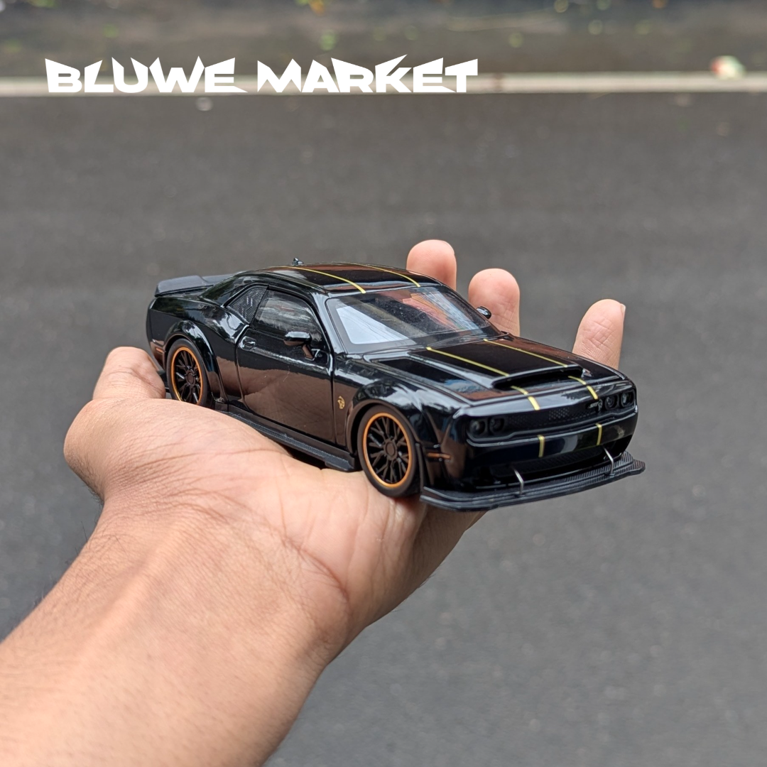 Dodge Challanger SRT Demon Fly Door Premium 1:32 Scale Diecast Car