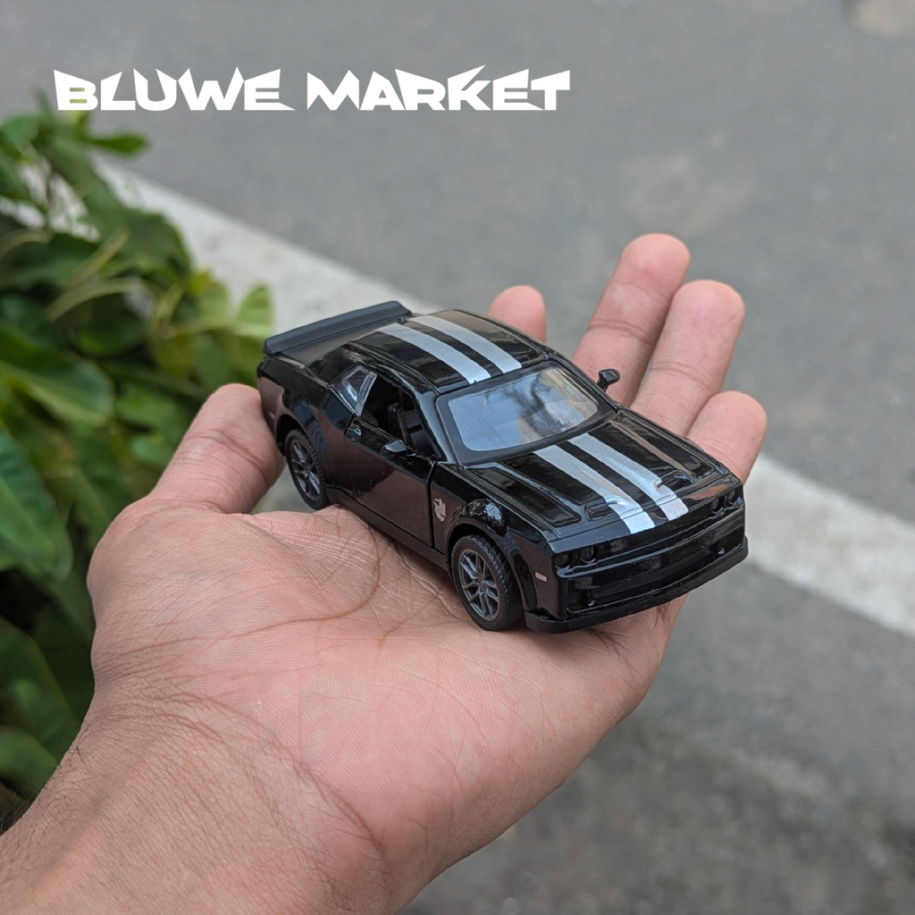 Dodge Hellcat 1:36 Scale Metal Diecast Car