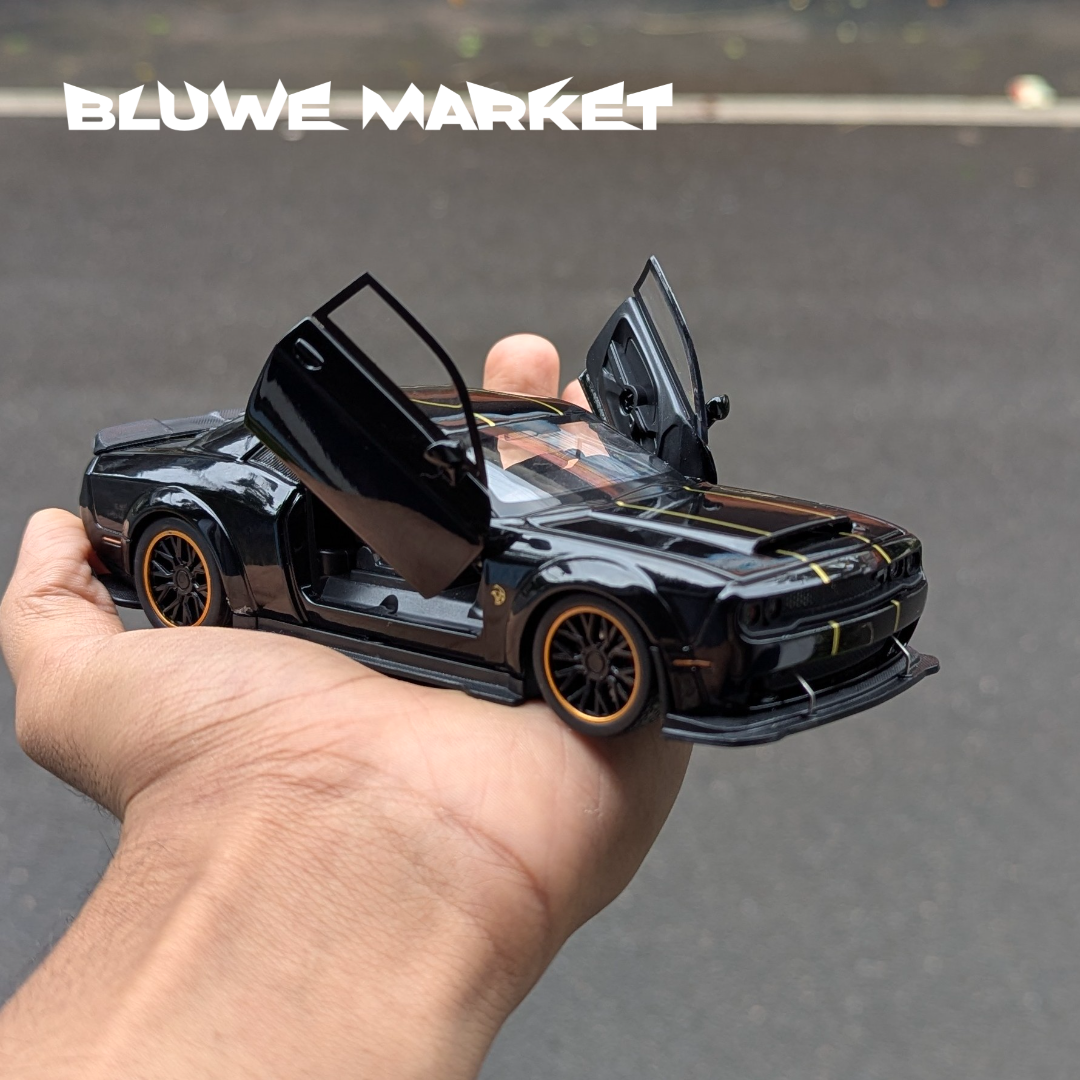 Dodge Challanger SRT Demon Fly Door Premium 1:32 Scale Diecast Car