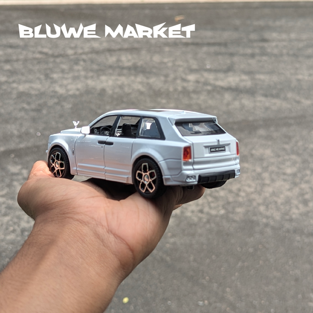 Rolls Royce Cullian Premium 1:32 Scale Diecast Car