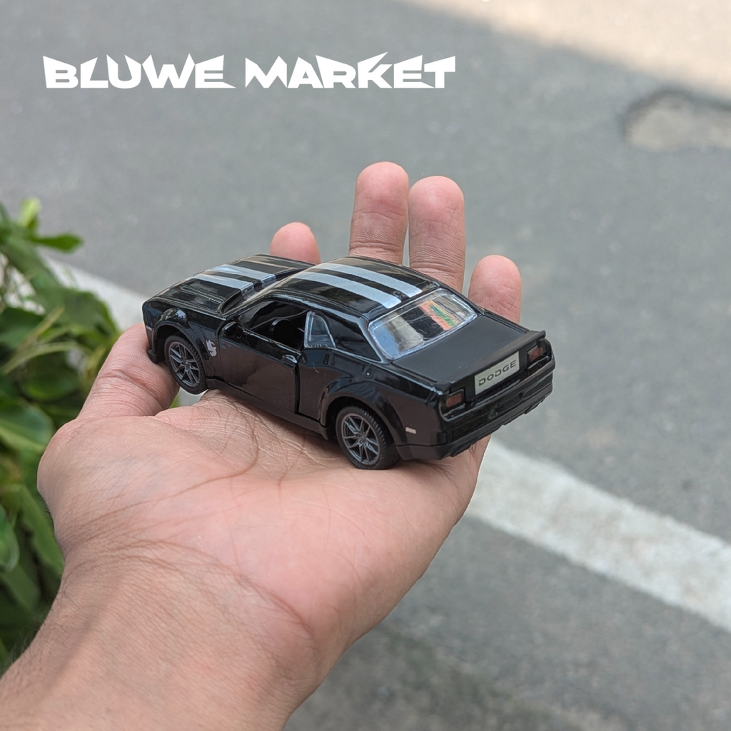 Dodge Hellcat 1:36 Scale Metal Diecast Car