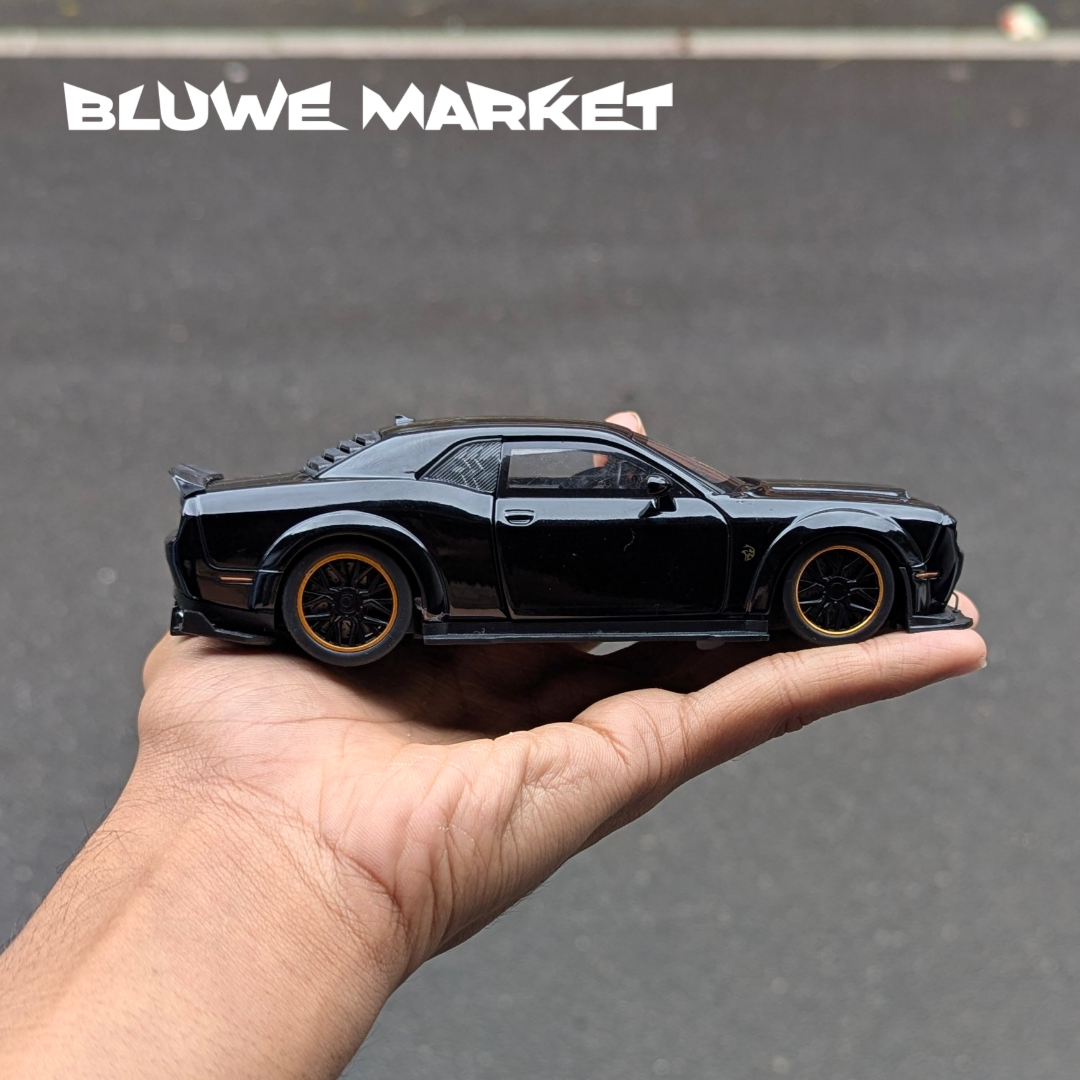 Dodge Challanger SRT Demon Fly Door Premium 1:32 Scale Diecast Car
