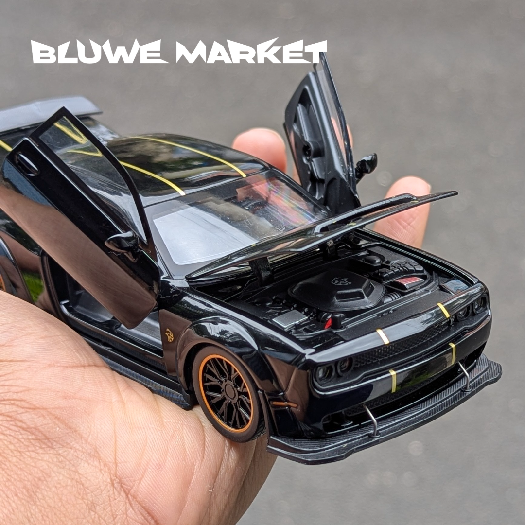 Dodge Challanger SRT Demon Fly Door Premium 1:32 Scale Diecast Car