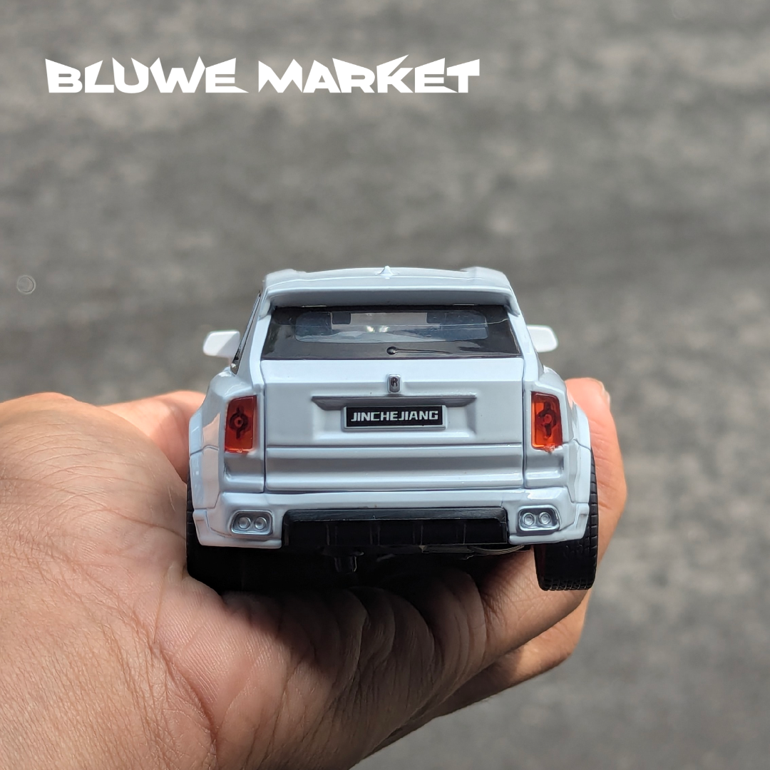Rolls Royce Cullian Premium 1:32 Scale Diecast Car