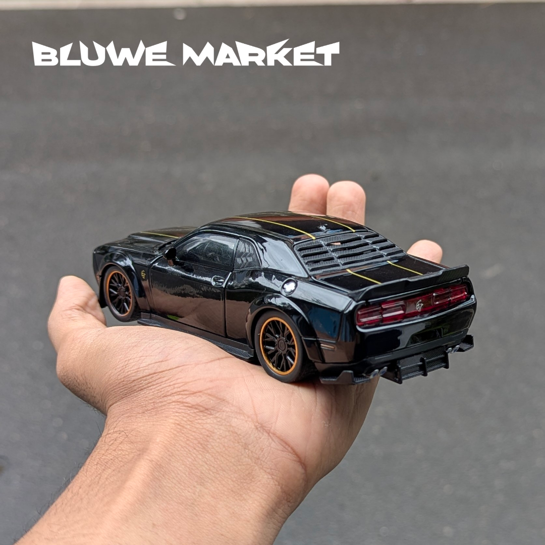 Dodge Challanger SRT Demon Fly Door Premium 1:32 Scale Diecast Car